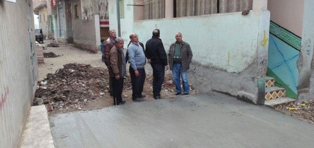 محافظ دمياط يأمر بإستكمال أعمال رصف الطرق بمركز فارسكور 