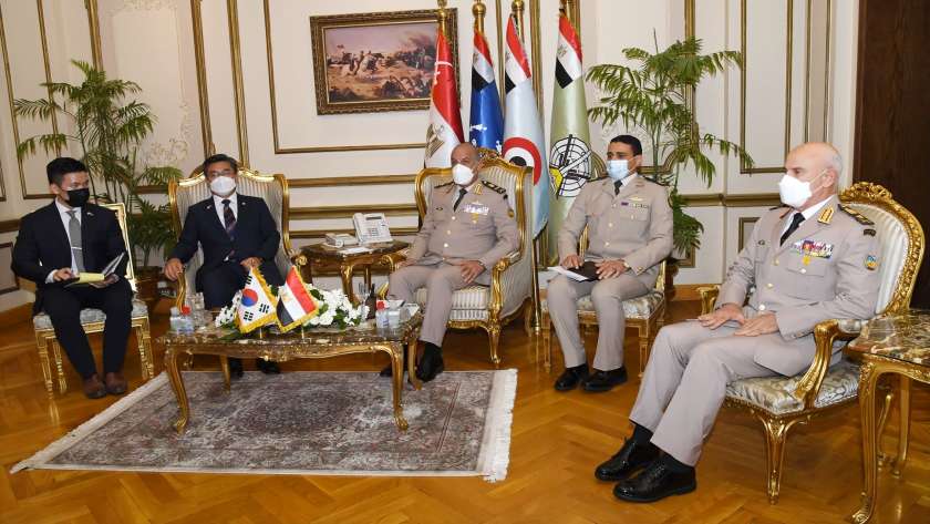 وزير الدفاع يلتقي نظيره الكوري الجنوبي خلال زيارته الرسمية لمصر