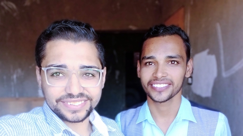 الشقيقان محمد وأحمد أثناء إجراء عملية نقل وزرع الكبد