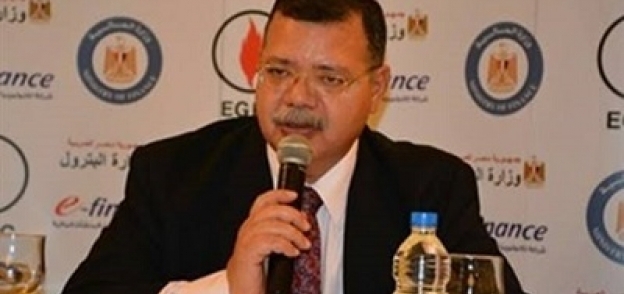 حمدي عبدالعزيز المتحدث بإسم وزارة البترول