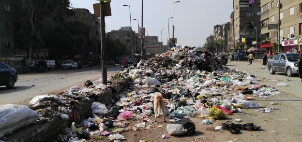 القمامة تحاصر شارع أحمد عرابى
