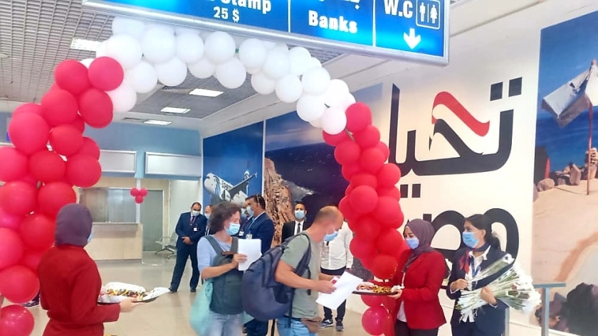 مطار القاهرة الدولي يستقبل اليوم 24 ألف راكب على متن 213 رحلة