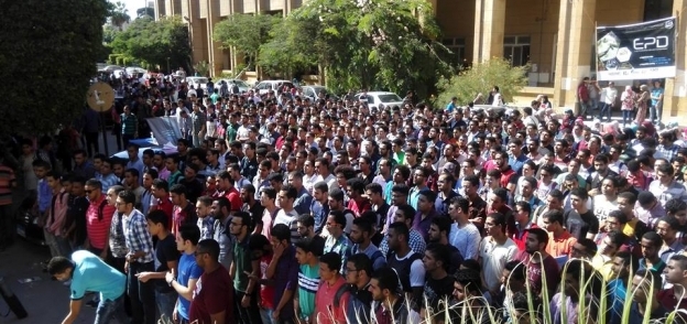 طلاب جامعة الإسكندرية يؤدون صلاة الغائب علي روح مهند إيهاب