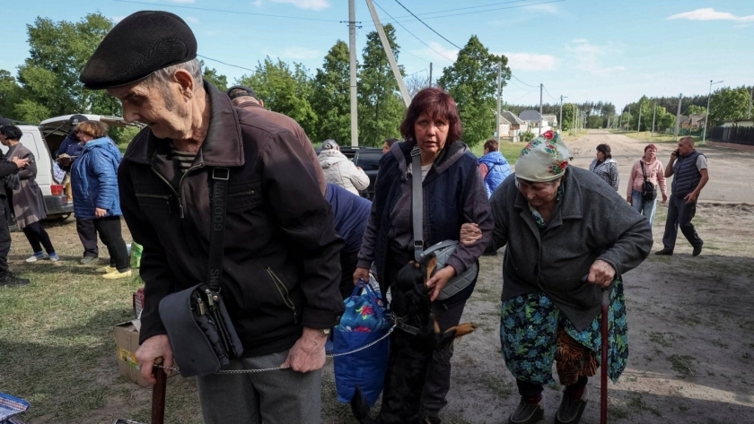 خلال إخلاء مدنيون من منطقة خاركيف الأوكرانية