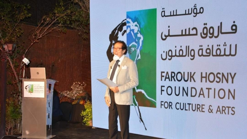 الفنان فاروق حسني خلال المؤتمر الصحفي