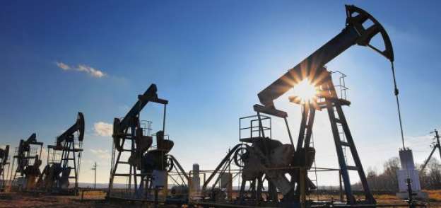 استطلاع-النفط يتأهب لتعاف هش مع تقدم الاقتصادات صوب الأوضاع الطبيعية