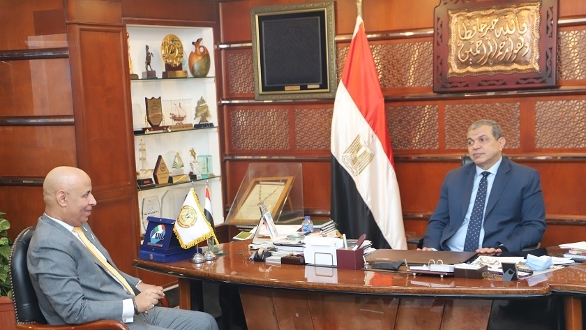 القوى العاملة تبحث مع نائب اتحاد المصريين بالسعودية «أوضاع العمال»