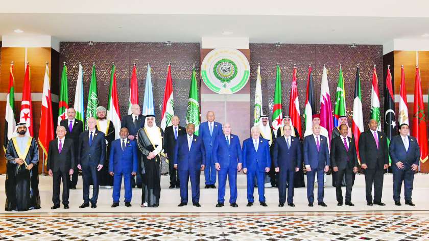 رؤساء وزعماء الدول العربية خلال قمة الجزائر «صورة أرشيفية»
