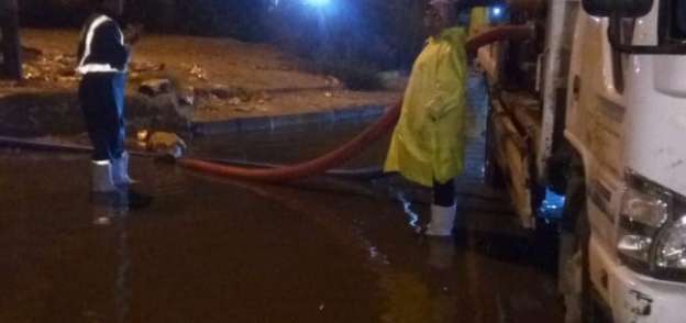 رفع مياه الأمطار بالإسكندرية
