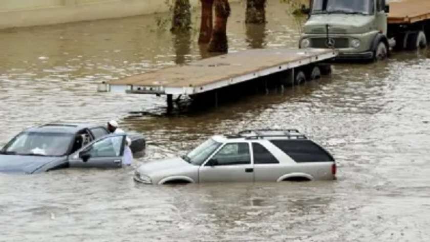 جانب من السيول في الإمارات