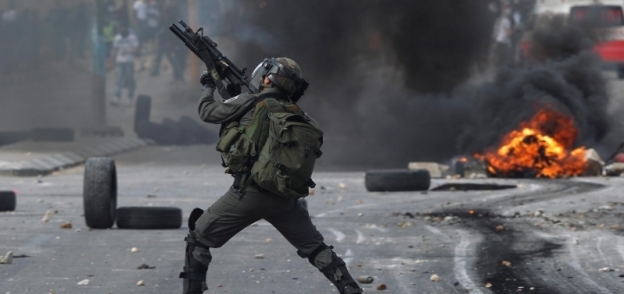 جندي اسرائيلي خلال مواجهته مظاهرات في جنين