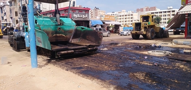 جانب من أعمال الرصف والتوسعه لشارع علم الروم بمدينة مرسى مطروح