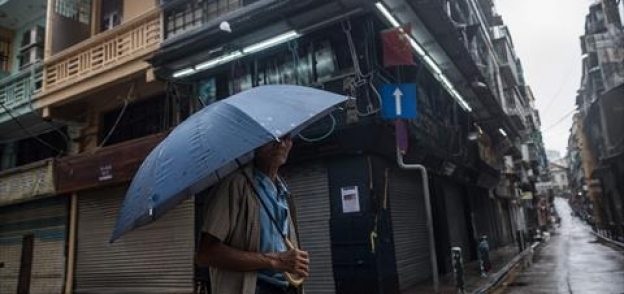 عاصفة تضرب هونج كونج وماكاو بعد الإعصار المدمر "هاتو"