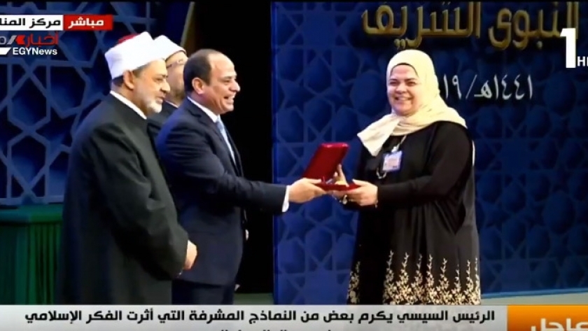 الدكتورة يمنى محمد أبوالنصر أثناء التكريم