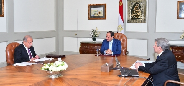 الرئيس السيسى خلال اجتماعه بوزير المالية ورئيس الوزراء