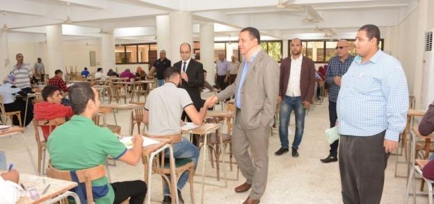 نائب رئيس جامعة أسيوط :انتظام أعمال الإمتحانات عقب أجازة عيد الفطر المبارك
