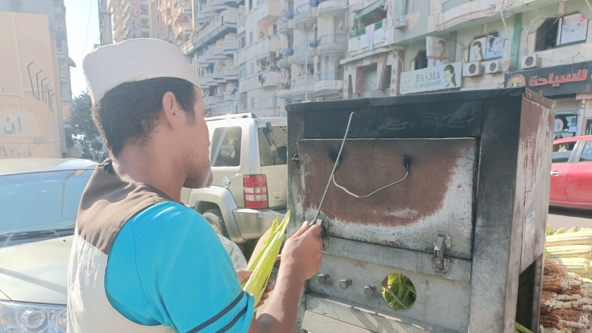 جمعة بارع الذرة المشوي في الإسكندرية