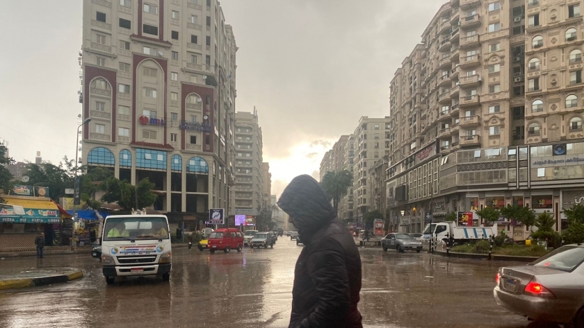 أمطار غزيرة تضرب الإسكندرية بنوة الفيضة الصغرى