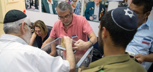 بالصور| فرنسيون إسرائيليون يدلون بأصوتهم في القنصلية الفرنسية