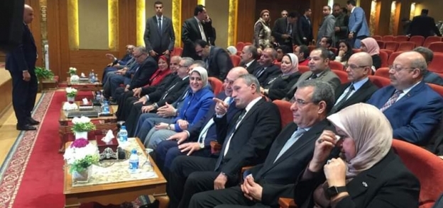 وزيرة الصحة تصل هيئة القناة ومميش صحة المصريين عمود الاقتصاد.