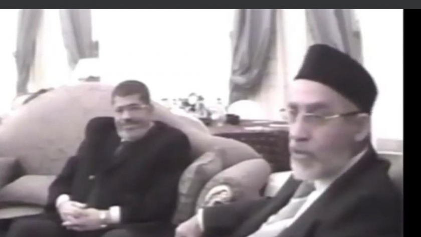 مرشد الإخوان محمد بديع ومحمد مرسي