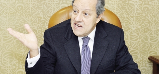 منير فخرى عبدالنور، وزير التجارة والصناعة السابق