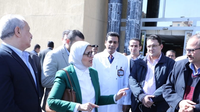 وزيرة الصحة خلال زيارتها الاقصر