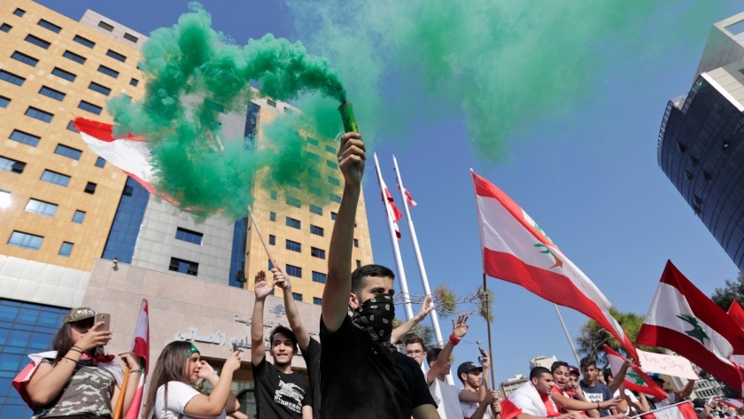آلاف التلاميذ يغيبون عن صفوفهم لمواصلة المظاهرات في لبنان