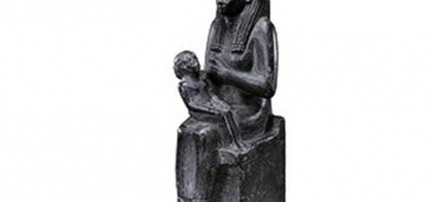 تمثال إيزيس وحورس