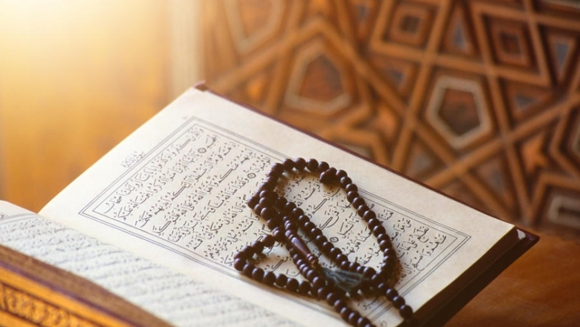مجمع البحوث يوضح مناقب أهل القرآن.. أكثر الناس بركة