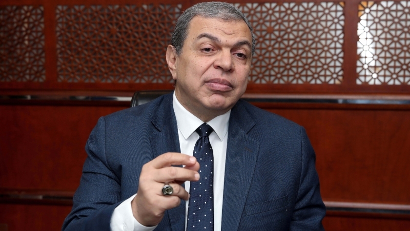 محمد سعفان وزير القوي العاملة