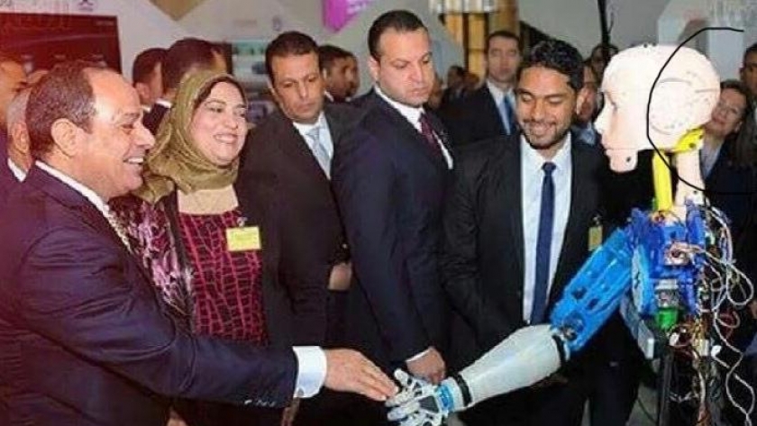 الرئيس السابق لـ"إيتيدا" : شبابنا إبتكر روبوت صافح الرئيس ويهتف لمصر