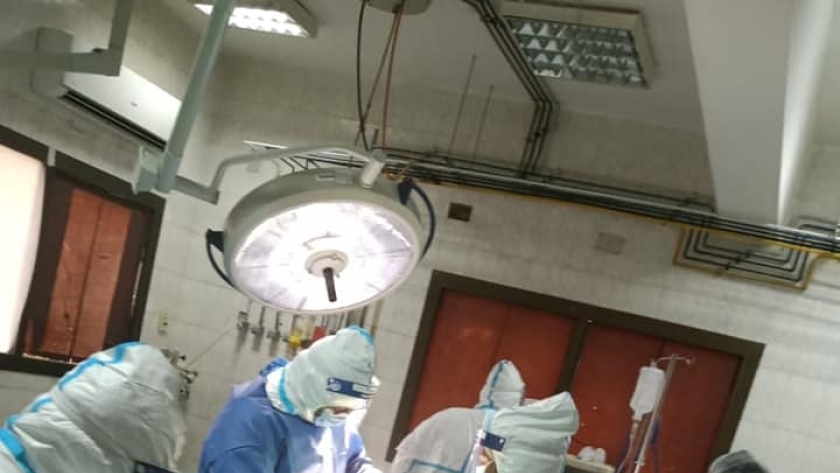 اجراء ولادة قيصرية لسيدة مصابة بكورونا بمستشفي سوهاج العام