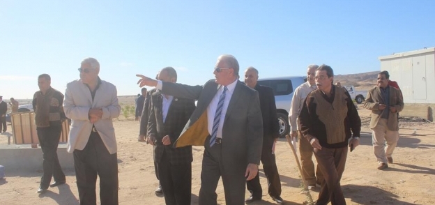 بالصور| محافظ جنوب سيناء يتفقد زراعات الزيتون بطور سيناء