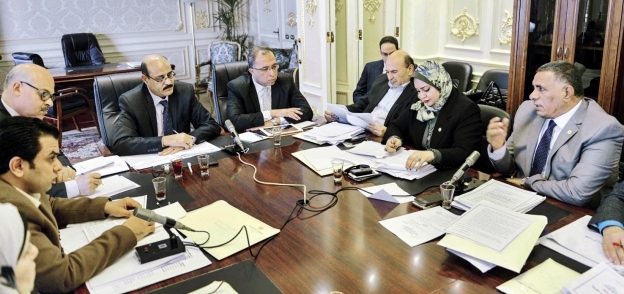 لجنة القوى العاملة بالبرلمان أثناء مناقشة «الخدمة المدنية» فى حضور أشرف العربى