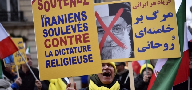 إيرانيون فى مظاهرة ضد نظام الملالى فى باريس