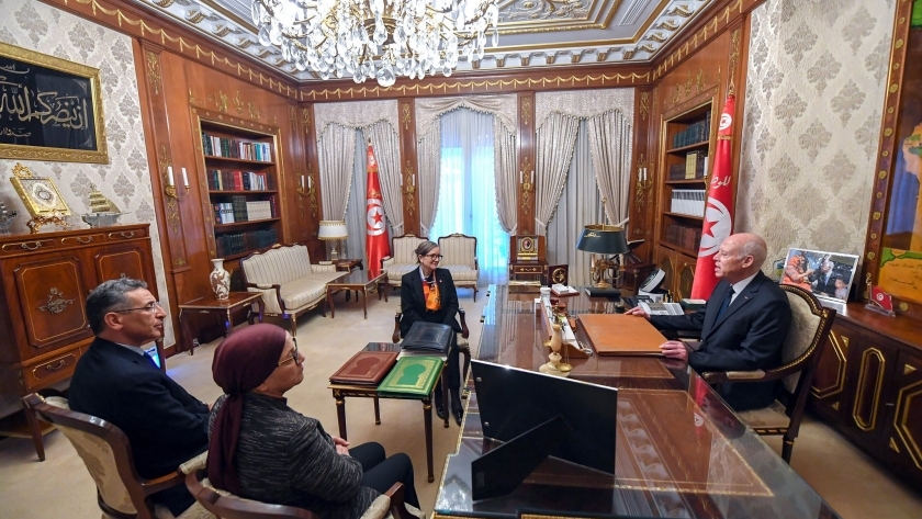 اجتماع الرئيس التونسي مع نجلاء بودن ووزراء العدل والداخلية