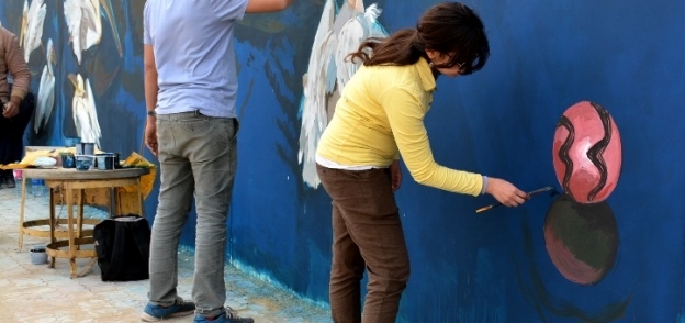 لوحة فنية بطول 35 متر ضمن مشروع المدن الملونة بسوهاج