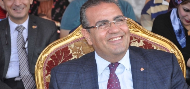الدكتور محمد القناوي رئيس جامعة المنصورة
