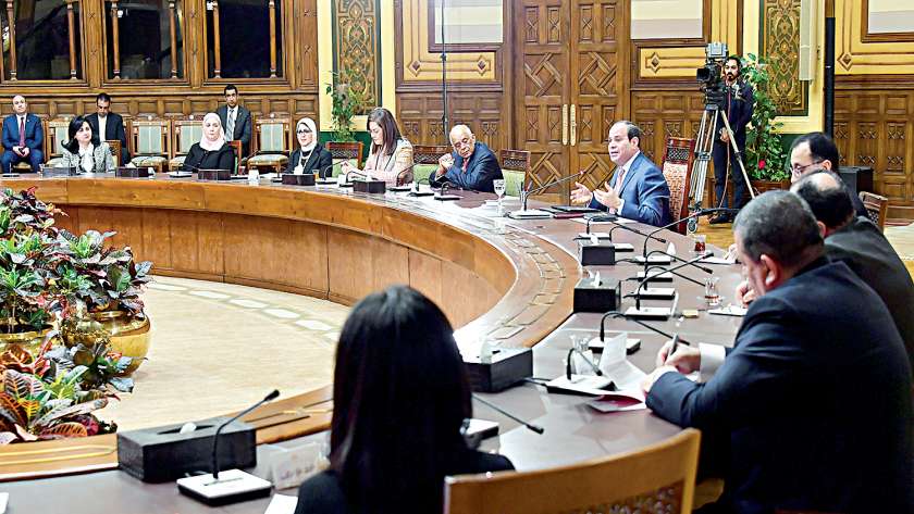 الرئيس السيسى خلال اجتماعه بعدد من الوزراء والمسئولين