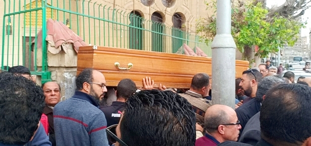 الألاف يودعون جثمان الراحل الدكتور"محمود حمزه "مؤسس مركز القلب بالمحلة