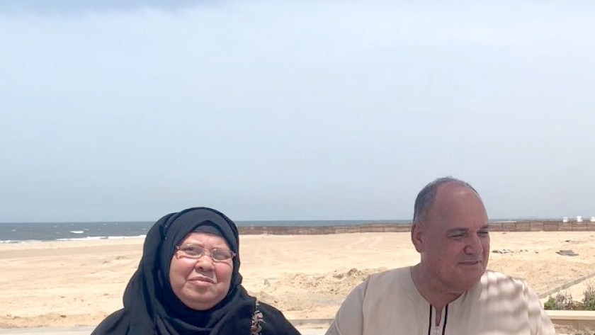 أحمد المتولى وزوجته