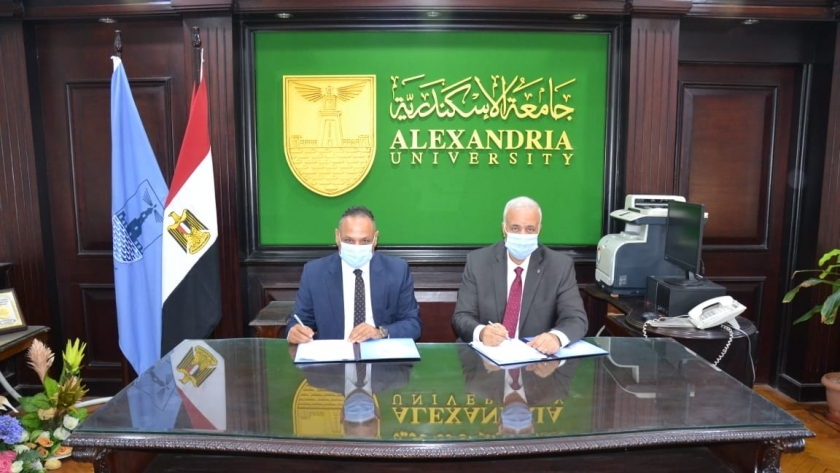 رئيس جامعة الإسكندرية يوقع اتفاقية لإنشاء لجنة للتنمية والحوكمة.