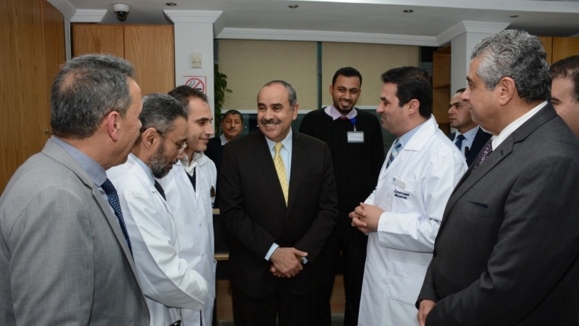 وزير الطيران يفتتح وحدات ومعامل طبية حديثة بمستشفى مصر للطيران