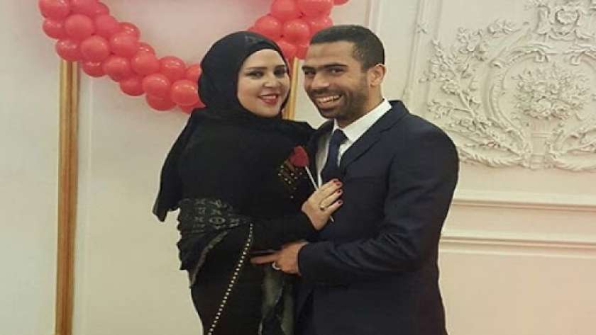 النجم احمد فتحي وزوجته