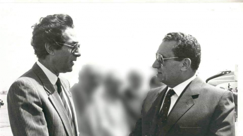 فاروق حسني يؤجل افتتاح معرضة لوفاة مبارك ... كان عنوانا للوطنية والوفاء