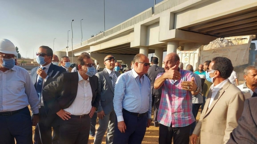 وزير البترول ومحافظ القاهرة في موقع حريق خط مازوت بالإسماعيلية