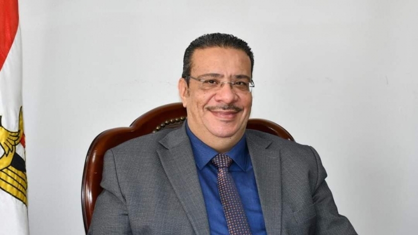 الدكتور أحمد زكي رئيس جامعة قناة السويس