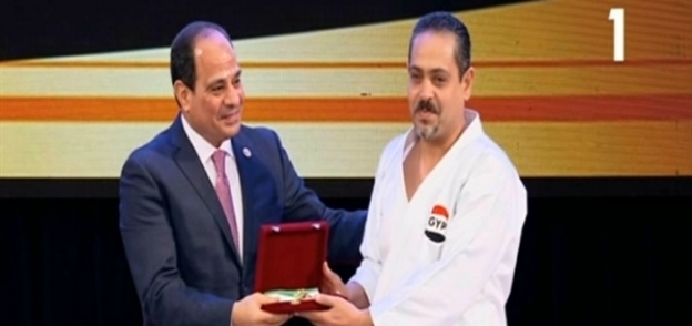 محمد حمدي مع الرئيس السيسي