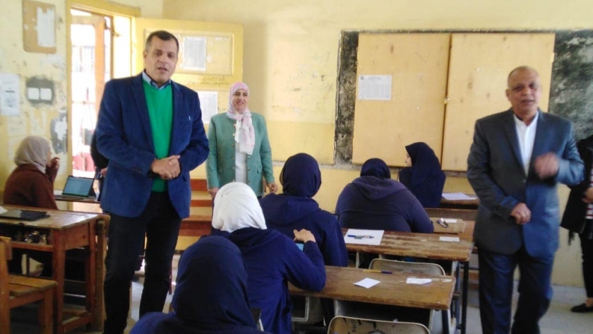 امتحانات الصف الثاني الإعدادي مايو 2023 في محافظة السويس